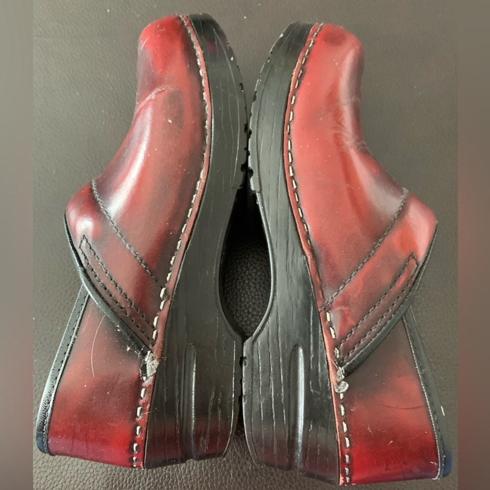 Dansko Maroon Slip On Shoes Women's Size 36 Clogs Patent 0060240